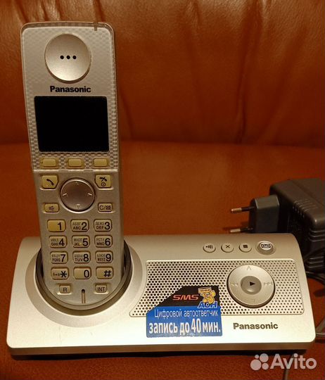 Радиотелефон Panasonic с автоответчиком