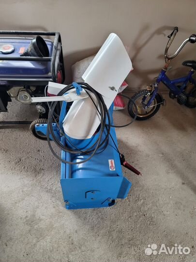 Снегоуборочная приставка к мотоблоку