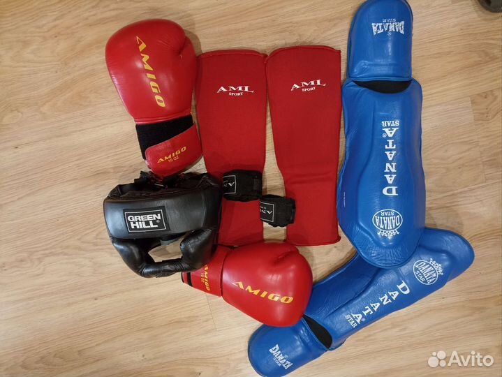 Боксерские перчатки, шлем, защита