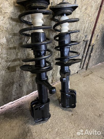 Передние стойки priora в сборе