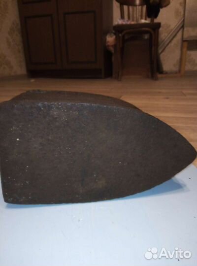 Старинный угольный утюг. Торг