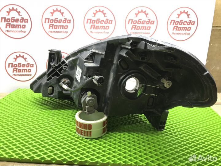 Правая фара nissan tiida c11