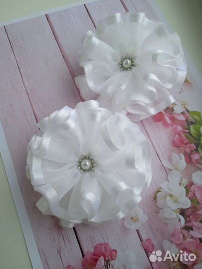 Бантики для волос белые, нарядные на 1 сентября