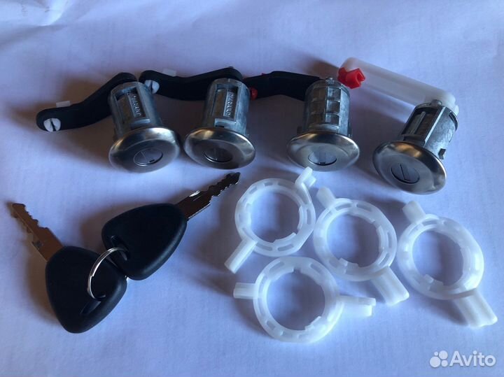 Личинки замка Рено Мастер, Опель Мовано