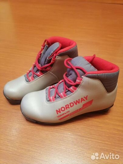 Лыжные ботинки