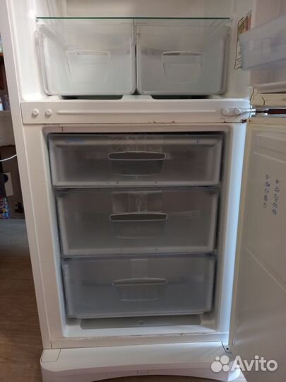 Холодильник indesit