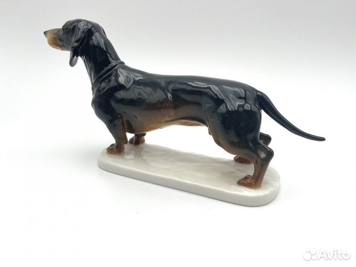 Антикварная фарфоровая статуэтка 