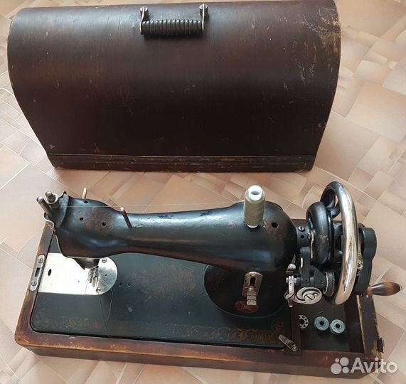 Швейная машина (ручная)