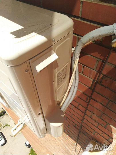 Hitahi внешний блок сплитсистемы б/у два сезона