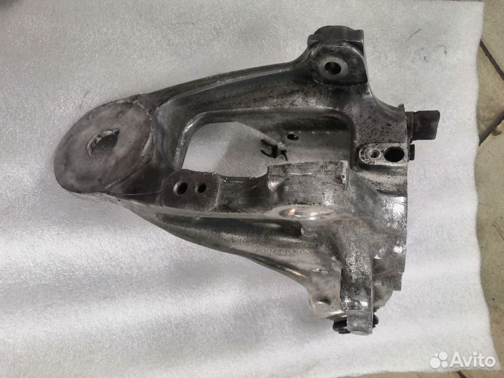 Кулак задний правый/лев BMW X5 E70 F15 X6 E71 F16