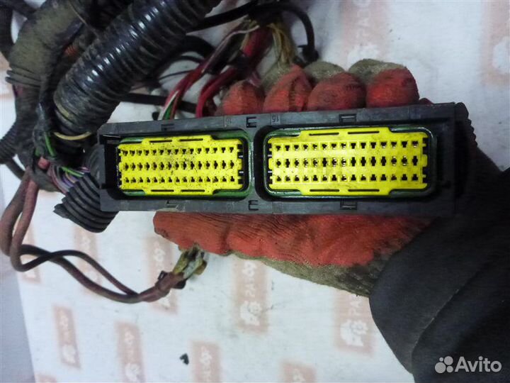 Проводка моторного отсека Renault Logan LS0G