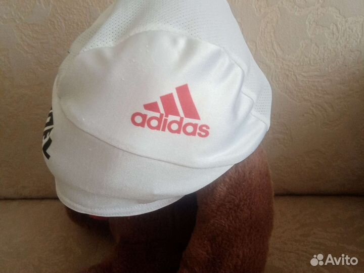 Спортивная шапка б/у
