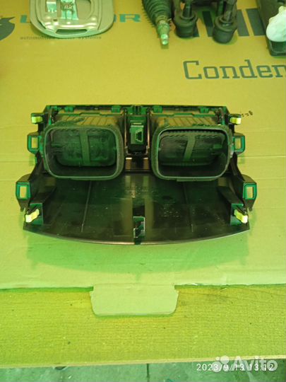 Верхняя накладка панели Тойота 150