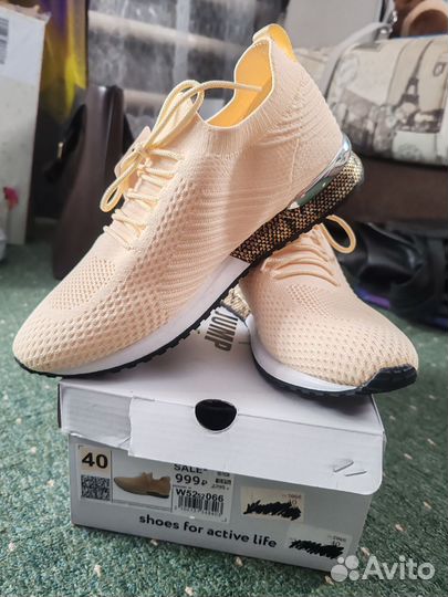 Кроссовки новые