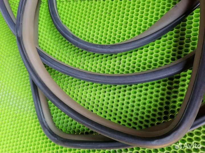 Уплотнитель двери Тойота Марк Х