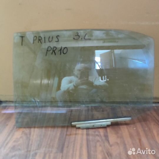 Стекло задней правой двери toyota prius
