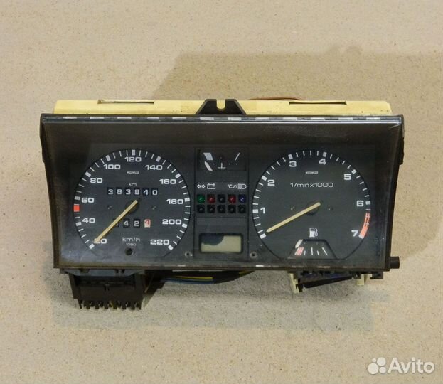 Панель приборная VW Golf 2 с тахометром (дефект)