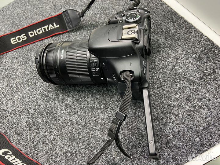 Зеркальный фотоаппарат Canon EOS 600 D