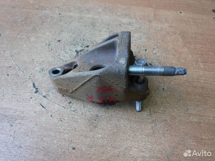 Кронштейн двигателя Toyota Auris E15