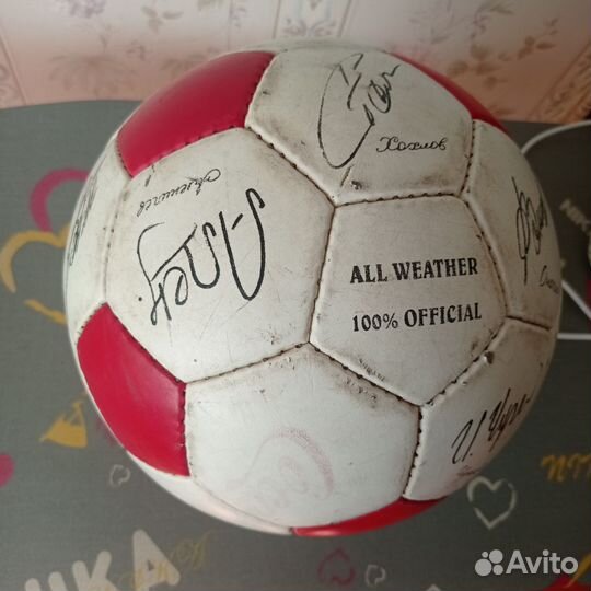Футбольный мяч с автографами