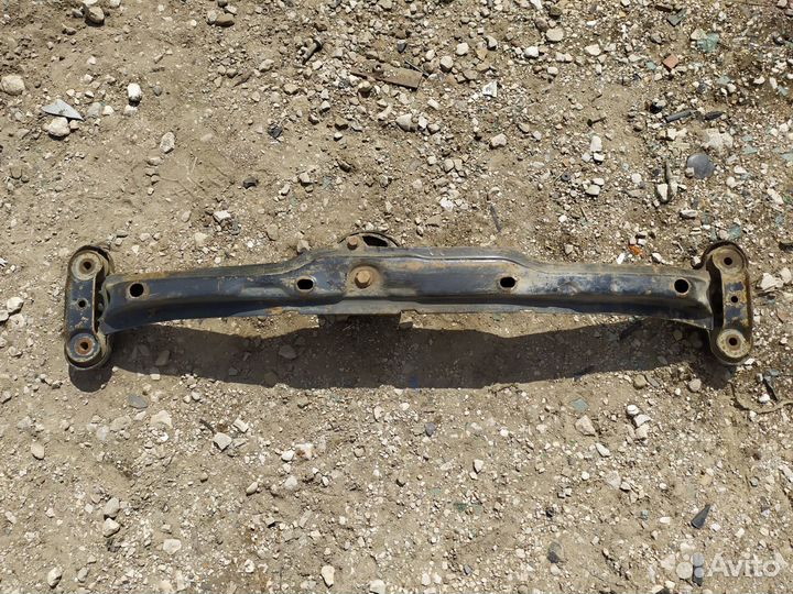 Балка подрадиаторная Volkswagen Passat B3 1994
