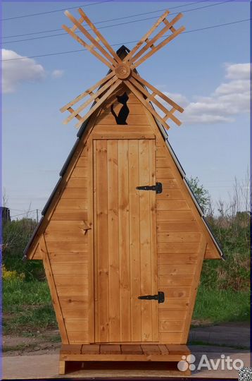 Уличный туалет деревянный HME555