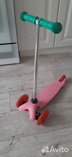 Самокат для девочки со светящимися колесами