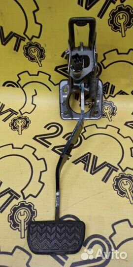 Педаль тормоза Toyota Ist NCP61 1NZ-FE 09.2002