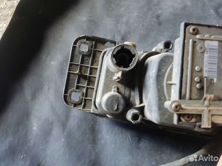 Фара правая Alfa Romeo 166 ксенон