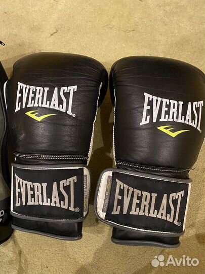 Боксерскте перчатки Everlast