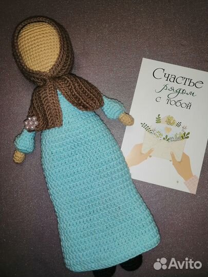 Вязаная кукла без глаз мусульманка в хиджабе