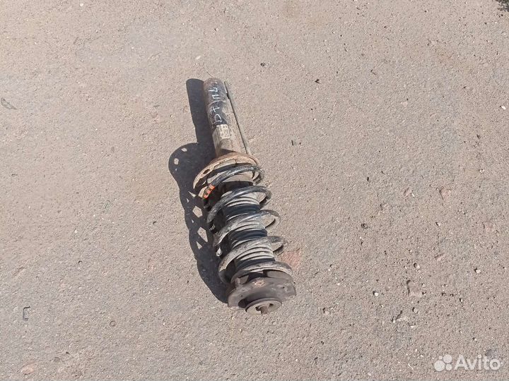 Стойка левая volkswagen passat b7