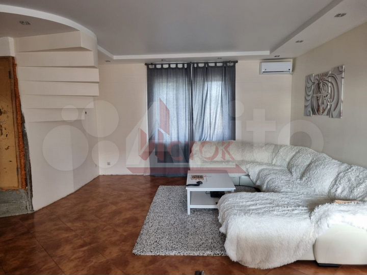 Коттедж 270 м² на участке 12 сот.