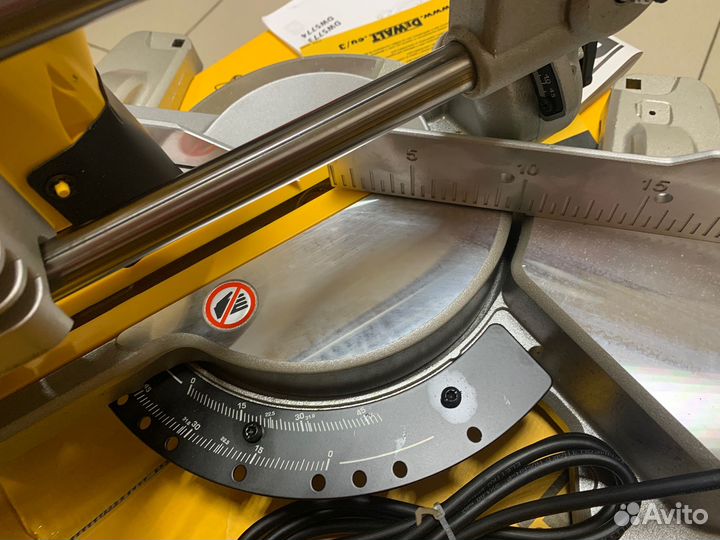 Торцовочная пила с протяжкой dewalt DWS774