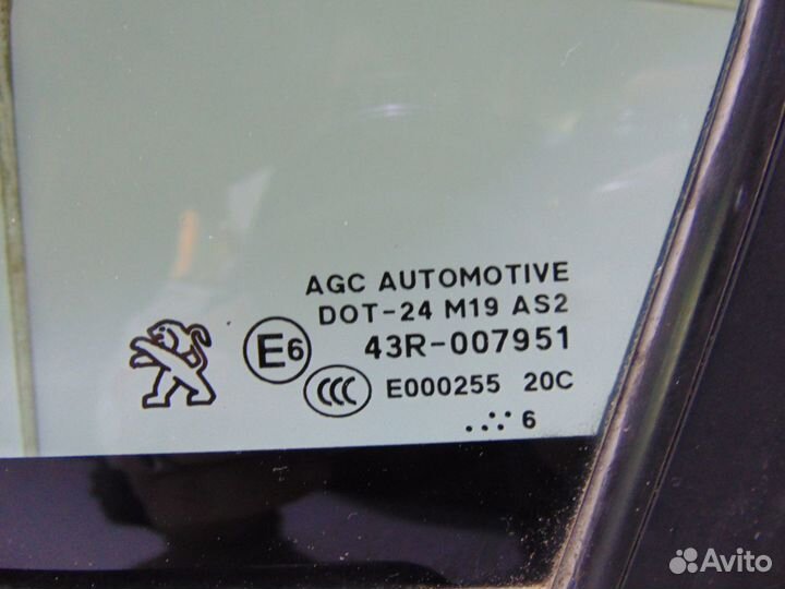 Стекло двери (форточка) переднее левое Peugeot 208