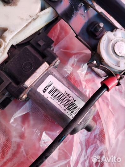 Стеклоподъёмник передний правый на ягуар xf