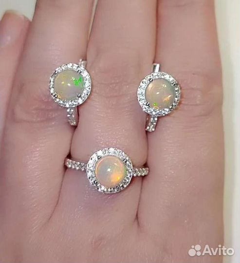 Серебряный комплект с опалами