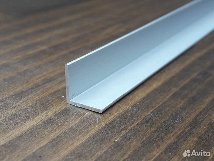 Уголок алюминиевый 30x20 мм