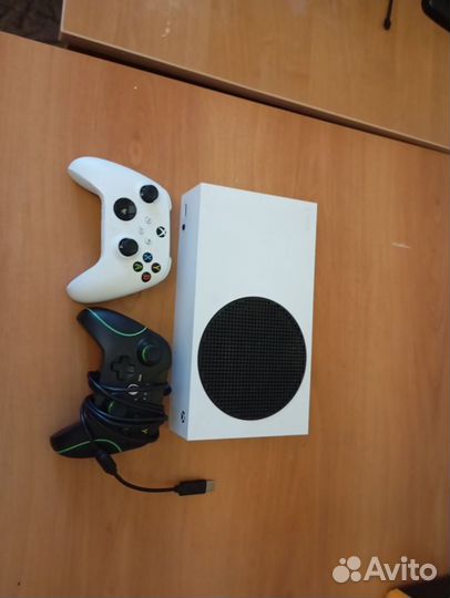 Xbox series s + 2 геймпада