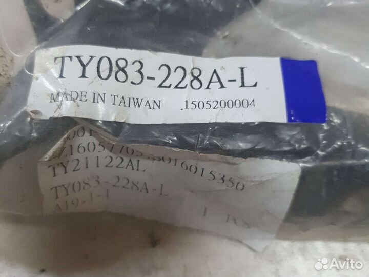 Петли капота tayota avensis