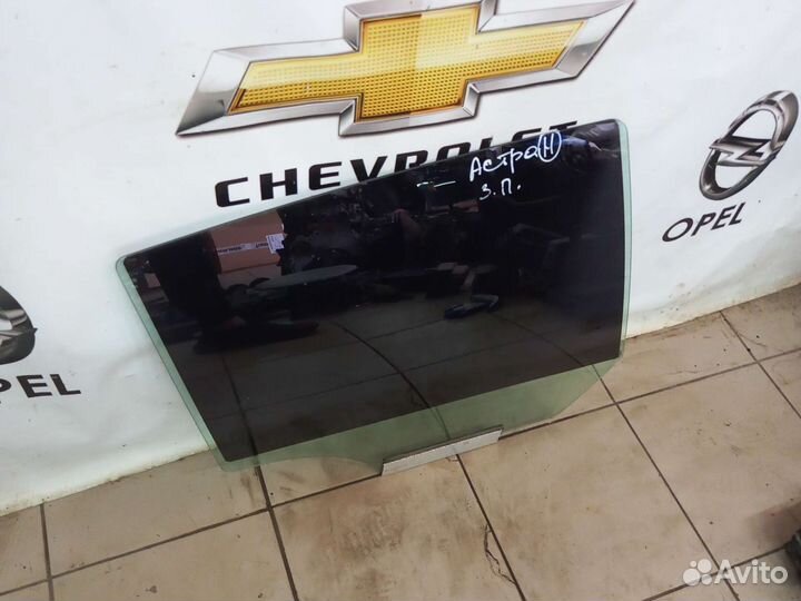 Заднее правое стекло Опель Астра Н