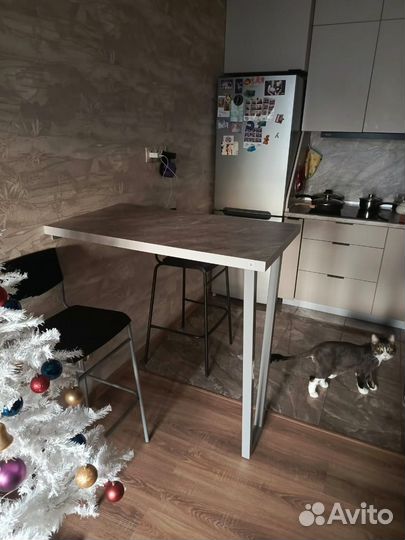 Барная стойка со стульями