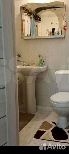 Зеркало с полкой в ванну