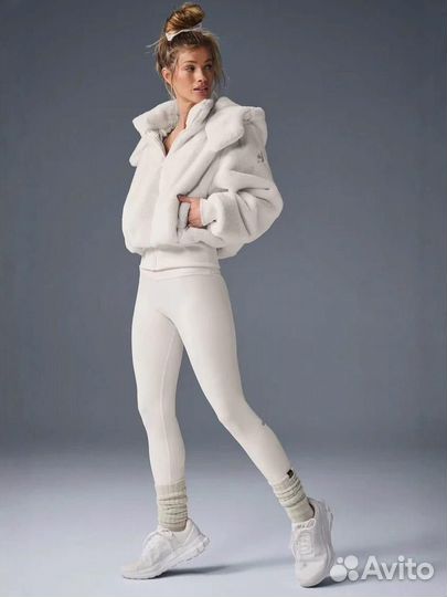 Куртка весенняя Alo Yoga Faux Fur Foxy Jacket