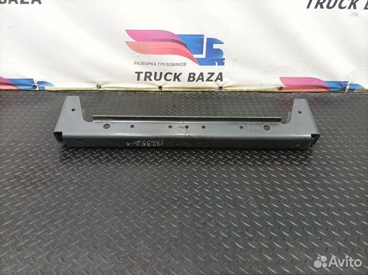 Кронштейн задних амортизаторов