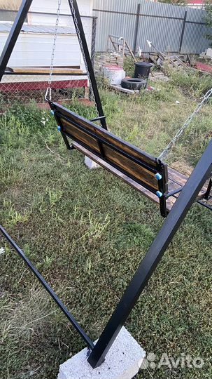 Садовые качели из дерева