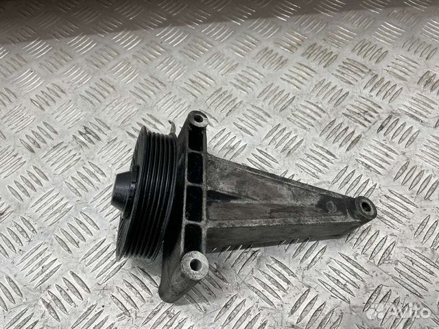 Кронштейн двигателя + ролик 2.2 CDI Sprinter 906