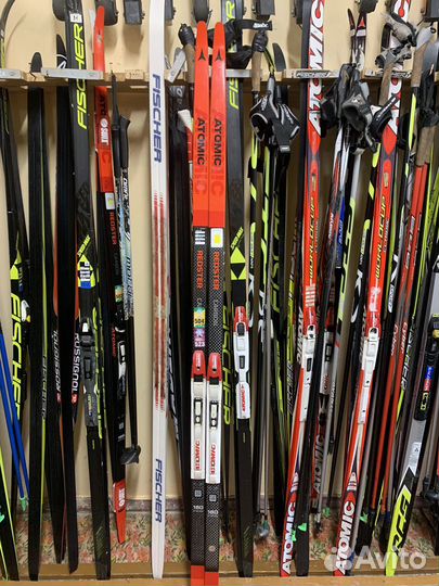 Беговые лыжи atomic конек