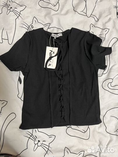 Короткий топ черный