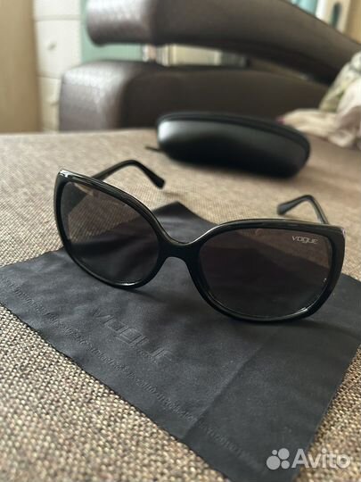 Солнцезащитные очки vogue